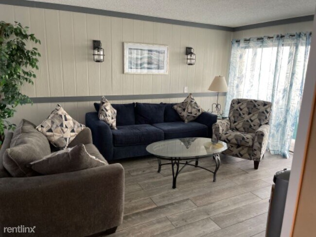 Building Photo - 2 br, 2 bath Condo - 8815 Thomas Dr 408 Un...