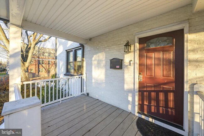 Foto del edificio - 1900 Q St SE