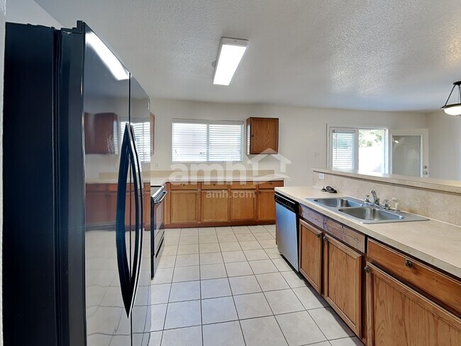 Building Photo - 7569 Vanessa Dr