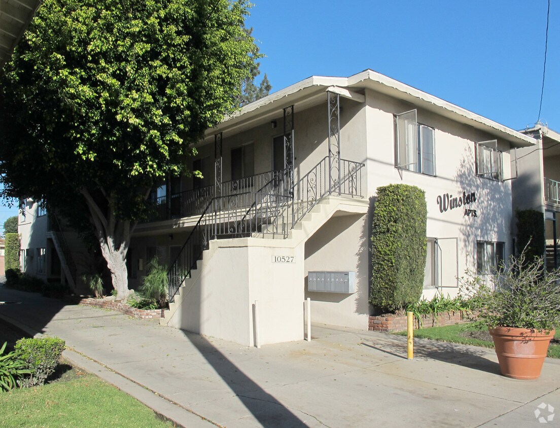 Building Photo - 10527 Western Ave