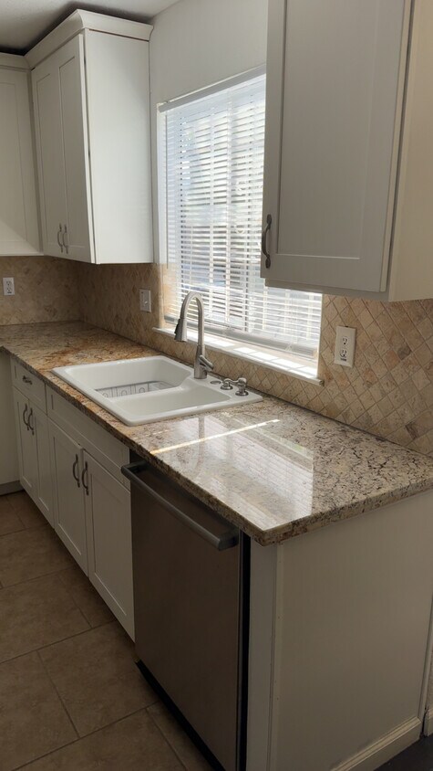 Foto del edificio - 924 Sutherland Dr