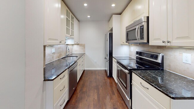 Building Photo - Columbia Heights Updated Two Bedroom/Two &...