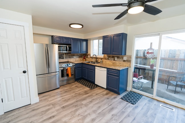 Foto del edificio - 7061 Utica St