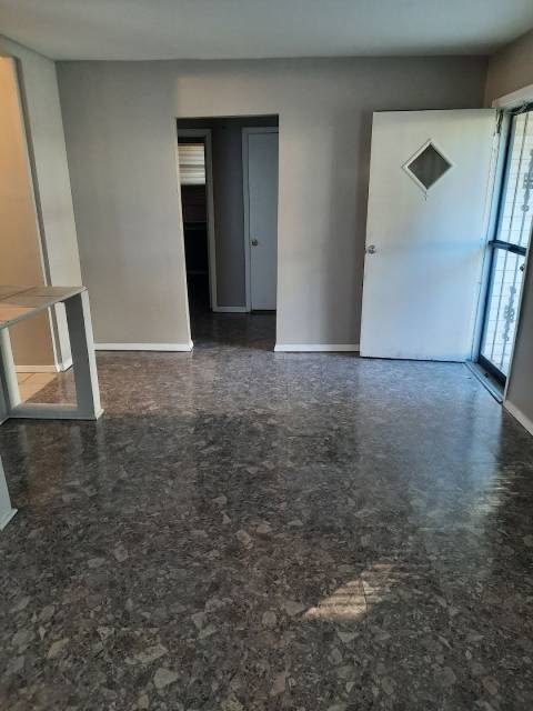 Foto del edificio - 2437 Corry Rd