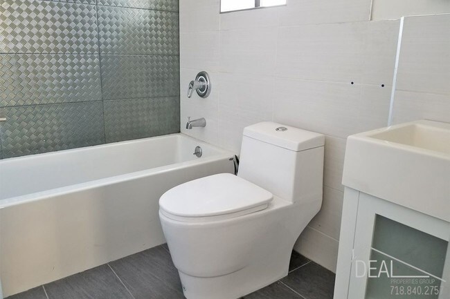 Building Photo - Newly Renovated 3BR in Stuyvesant Heights