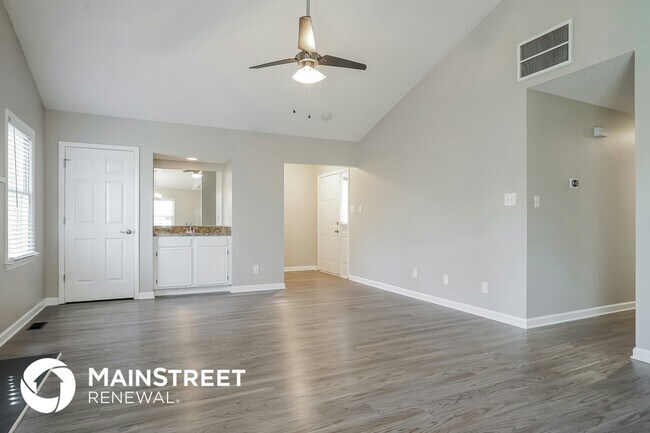 Foto del edificio - 4210 Queen Victoria Pl