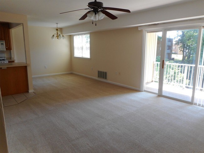 Building Photo - 1120 Chesapeake Dr