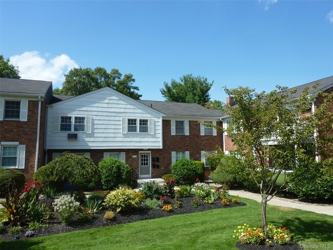 Building Photo - 133 Doxbury Ln