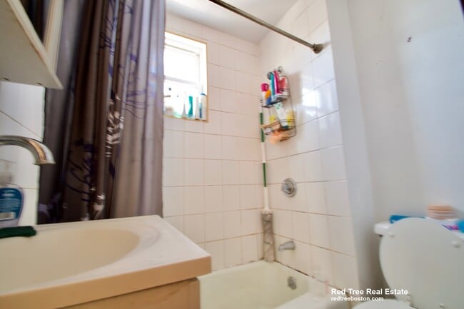 Building Photo - 79 Capen St