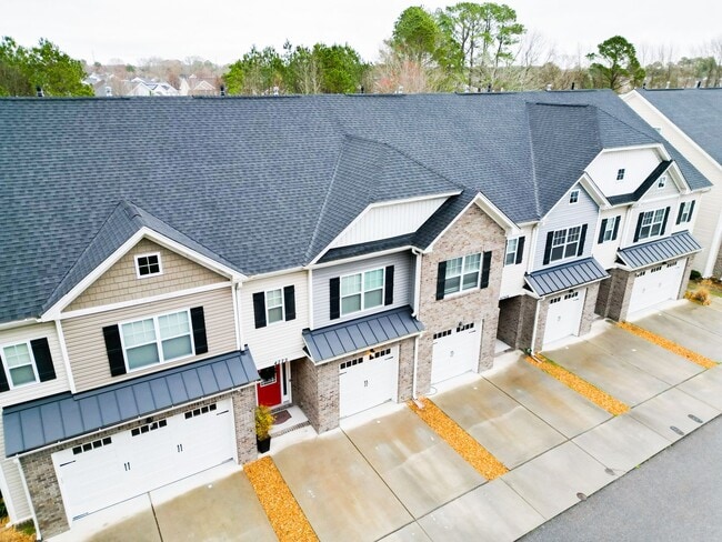 Building Photo - Luxury Townhome for Rent near Regent!
