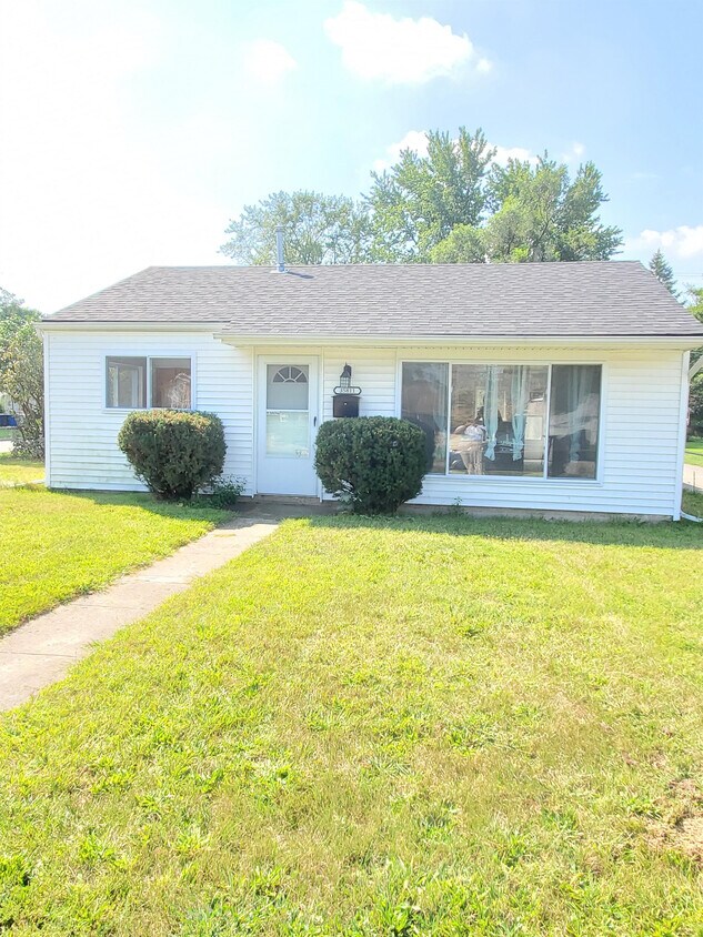 Primary Photo - 35811 Glen St