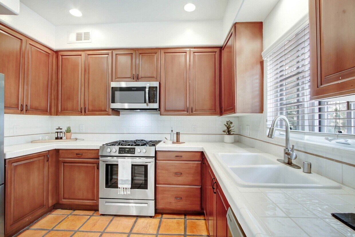 Isola Bella Townhomes for Rent West Hollywood, CA