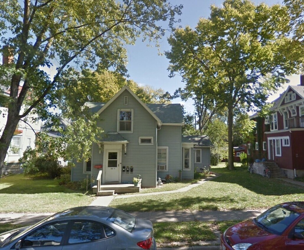 211 9th St S Unit 213, La Crosse, WI 54601 Room for Rent in La Crosse