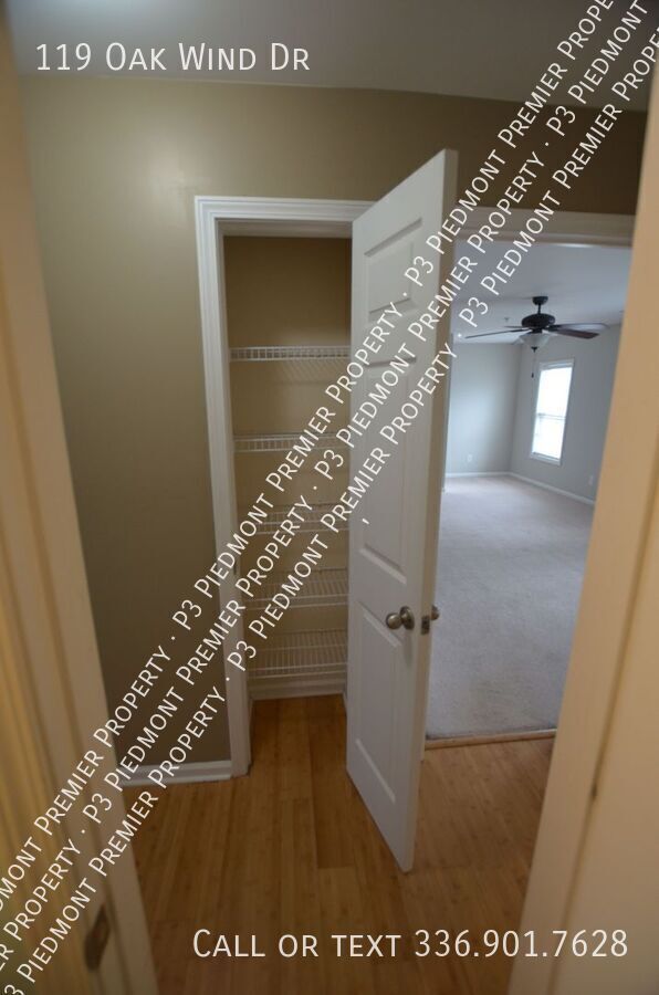 Foto del edificio - 119 Oak Wind Dr