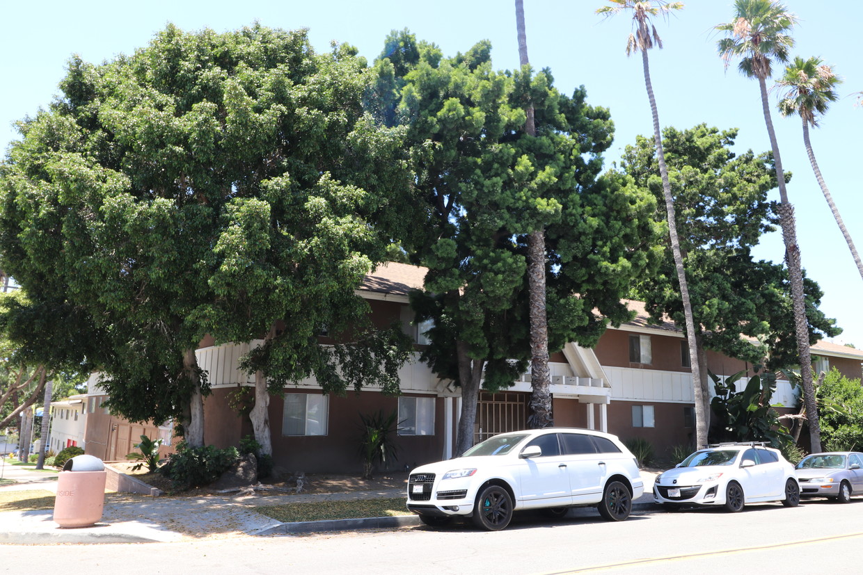 Front of building - 505 N Clementine St