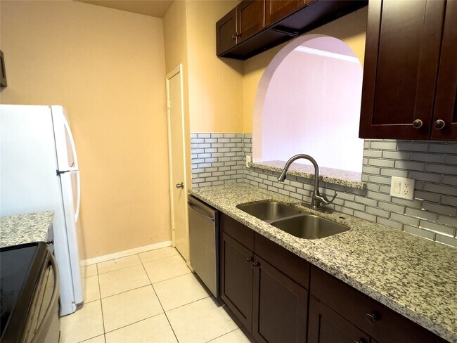 Building Photo - 9800 Pagewood Ln