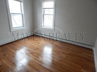 Building Photo - 17 Henderson St