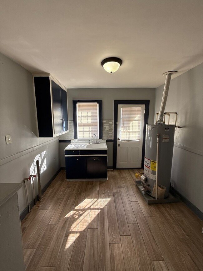 Foto del edificio - 723 Roanoke Ave