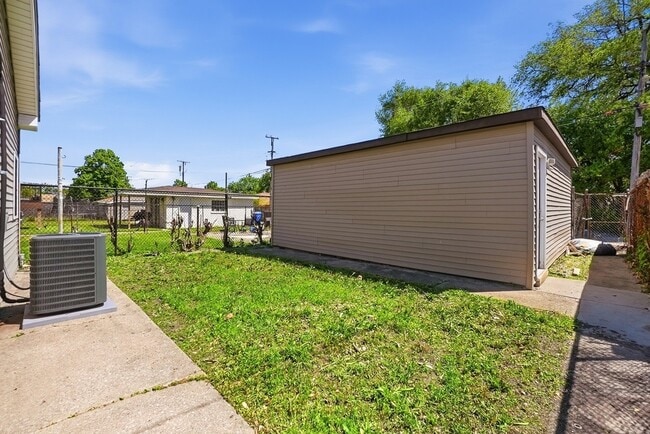 Foto del edificio - 4447 S Leamington Ave