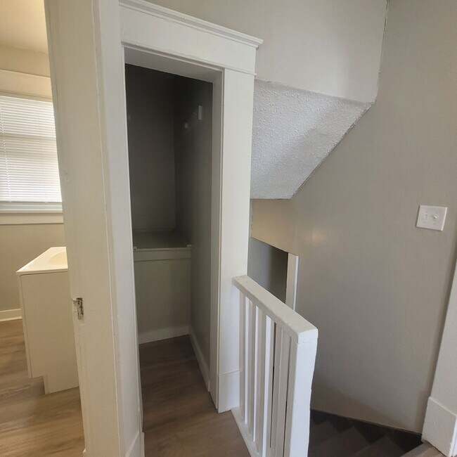 Foto del edificio - 1527 SW Mulvane St