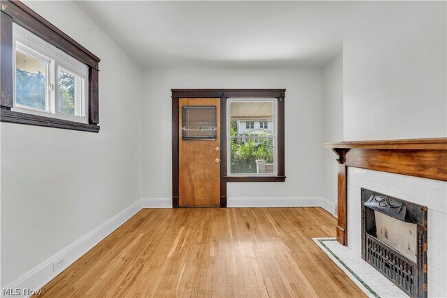 Foto del edificio - 8505 Jeffries Ave