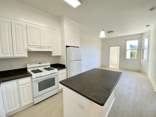 Building Photo - 757 Treat Ave