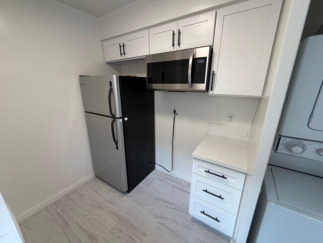 Foto del edificio - 728 Clay Ave