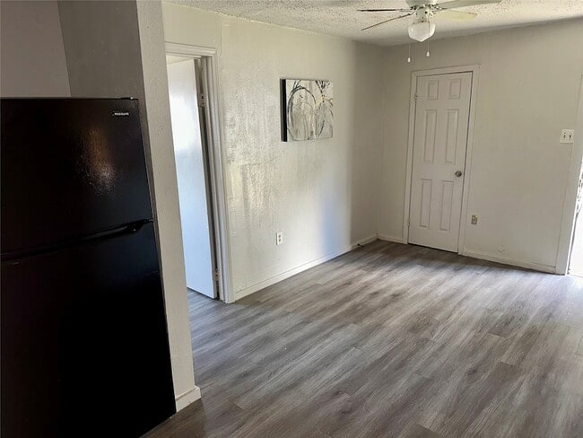 Building Photo - 5405 Suez St