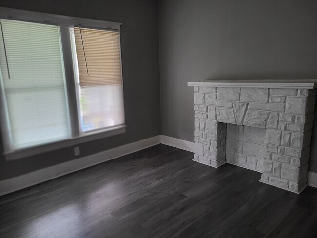 Foto del edificio - 2 bed 2 bath with bonus areas!