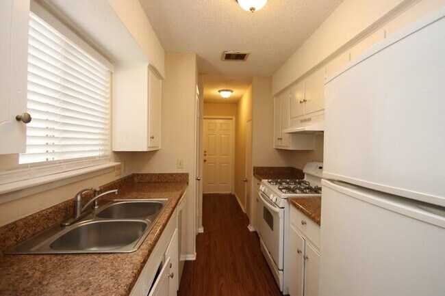 Foto del edificio - 209 Heartwood Dr