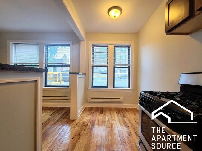 Photo - 511 W Melrose St Apartment
