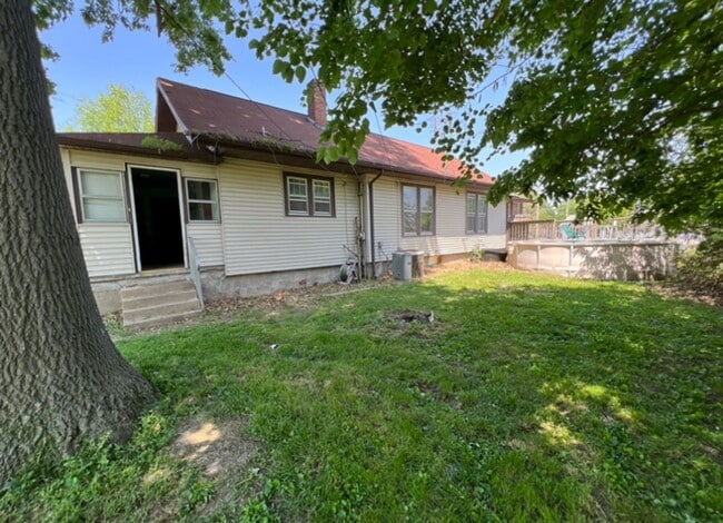 Building Photo - Great Location - $2000 Down / $880 Month