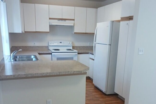 Building Photo - Noble Court Estates