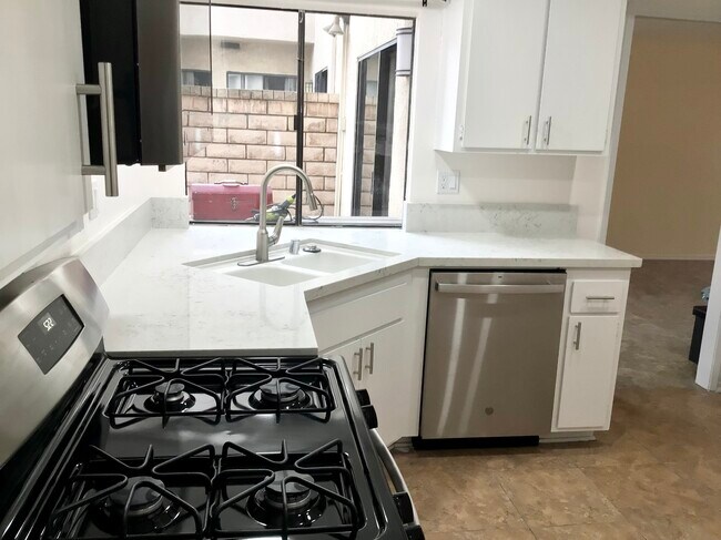 Building Photo - 9867 Serrano Ct