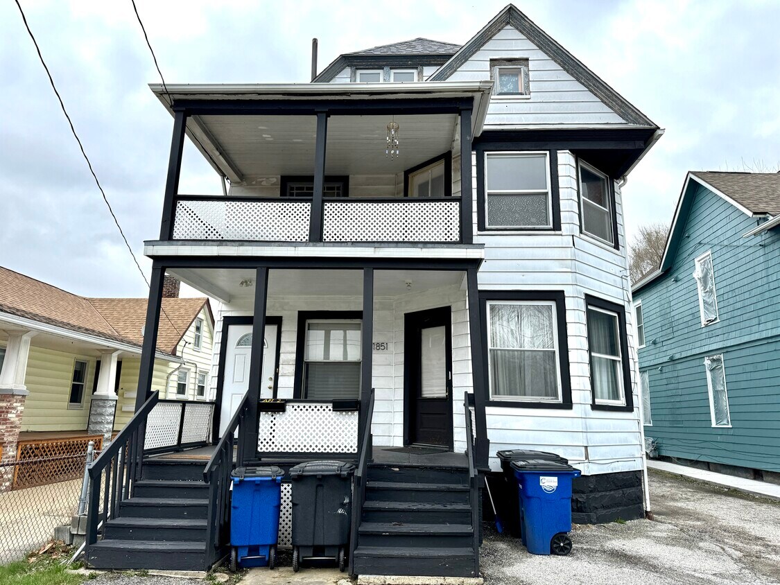 Foto principal - 1851 W 58th St