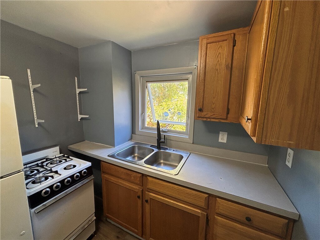 Foto principal - 121 Sterling St