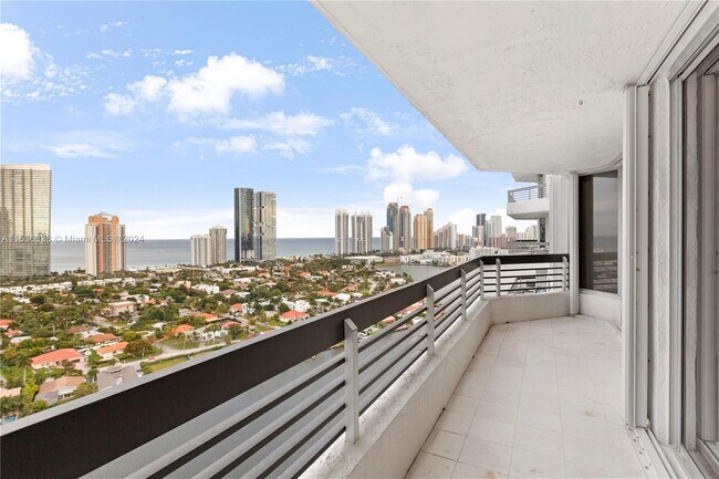 Foto del edificio - 19101 NE 36th Ct