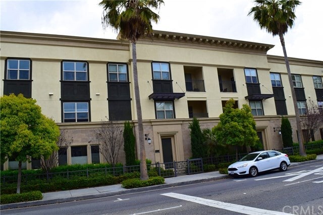 Building Photo - 510 S Anaheim Blvd