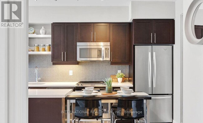 Photo du bâtiment - 525 Adelaide St W