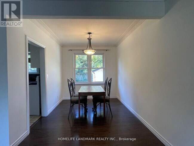 Photo du bâtiment - 11 Byrne Blvd