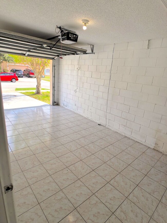 Building Photo - 2298 Santa Lucia St