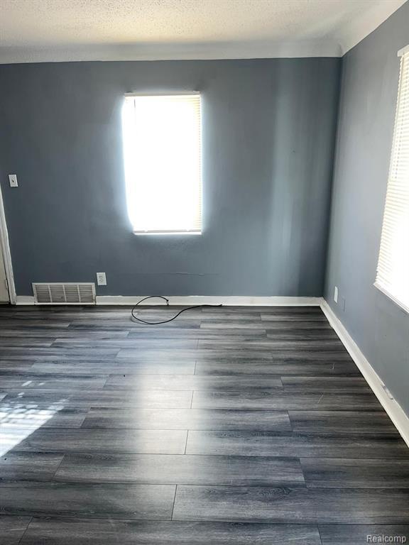 Foto del edificio - 15855 Meyers Rd