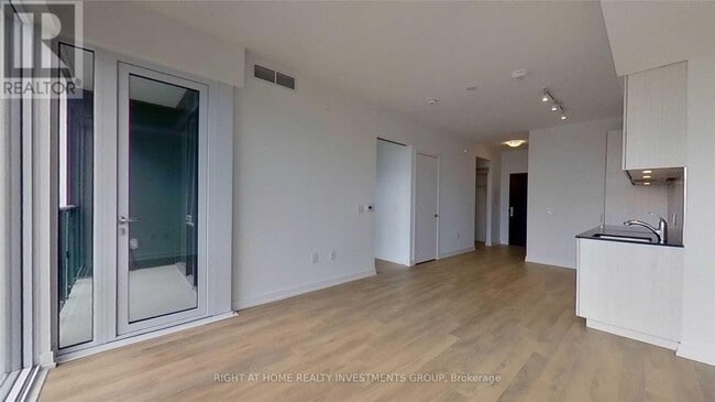 Building Photo - 158 Front St E