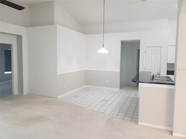 Building Photo - 2728 Runyon Cir