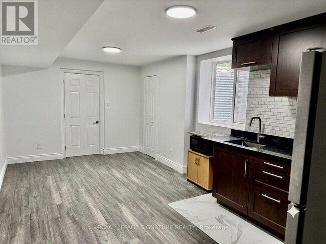 Building Photo - 80 Midcrest Cir
