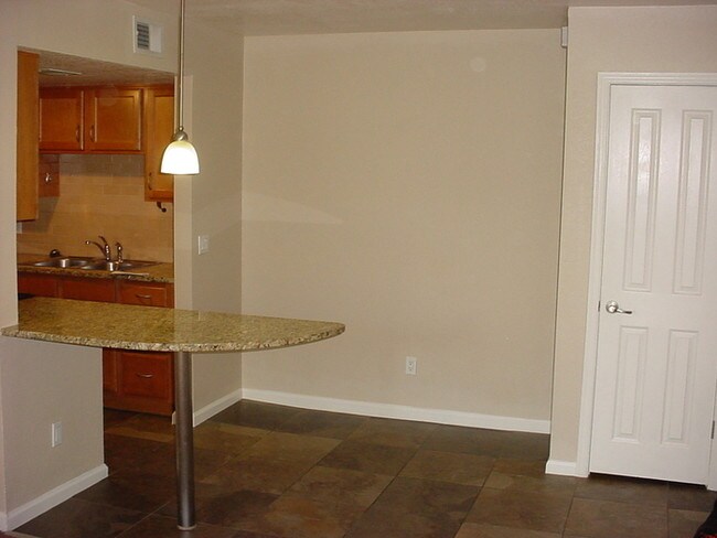 Building Photo - Fantastic Chesapeake Condominium