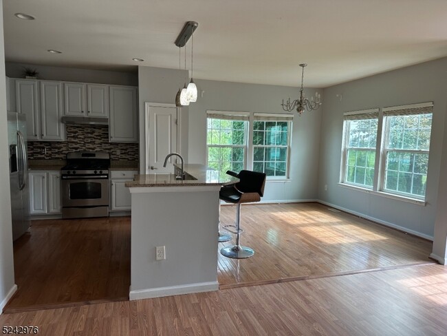 Building Photo - 62 Washington Square Cir
