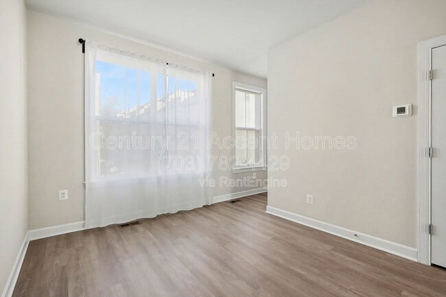 Foto del edificio - 2838 Dart Dr