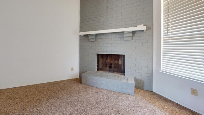 Building Photo - 7512 NW Rolando Rd