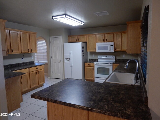 Building Photo - 3901 W Lupine Ave